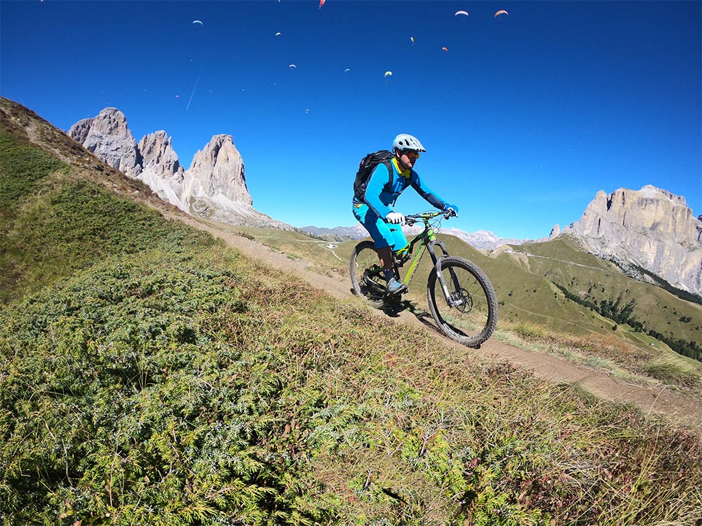 Mountainbiken am Sella Joch - Dolomiten